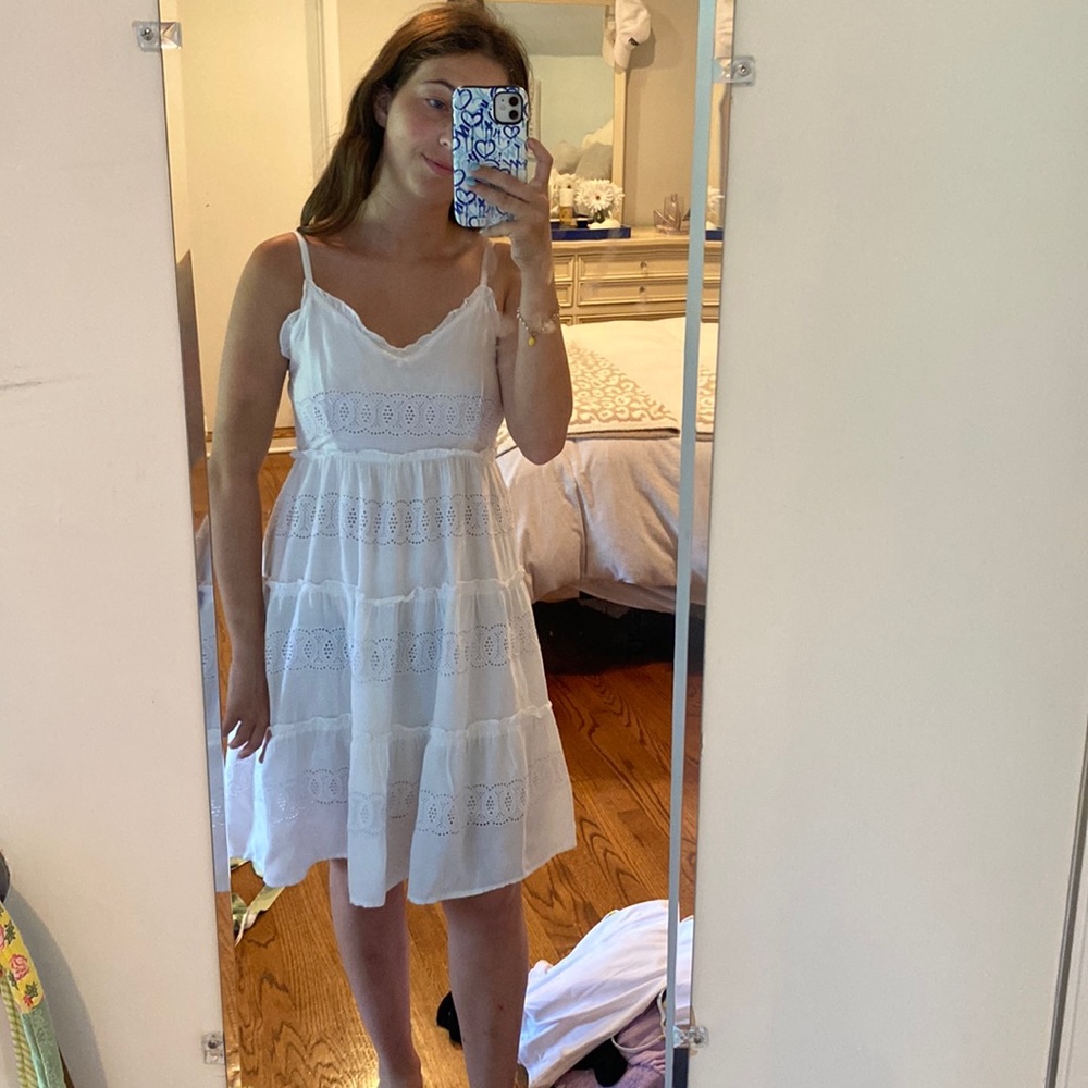 Love this simple white dress for summer